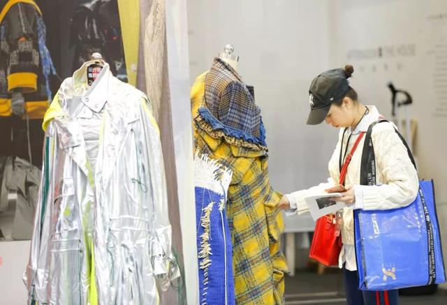 时尚头条 | 创造在城市中蔓延的时尚兴奋！第八届武汉时装周唱响江城