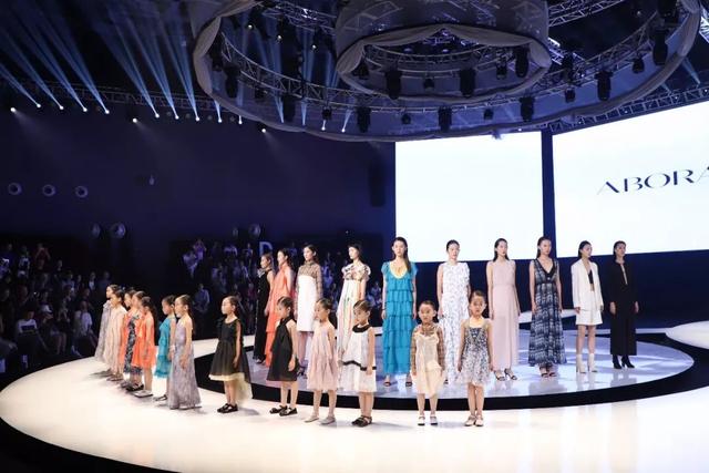 关注 | 时尚跃变，成就“布”凡！2019柯桥时尚周（秋季）献礼新中国成立70周年